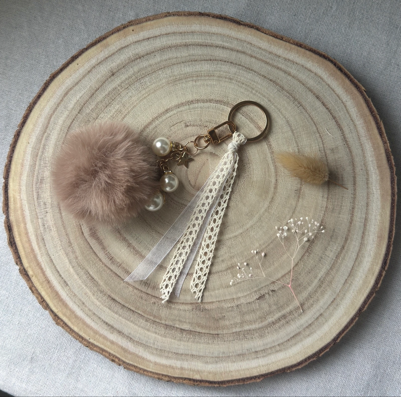 Porte-clés 2 en 1 pompon & breloques – Fait main